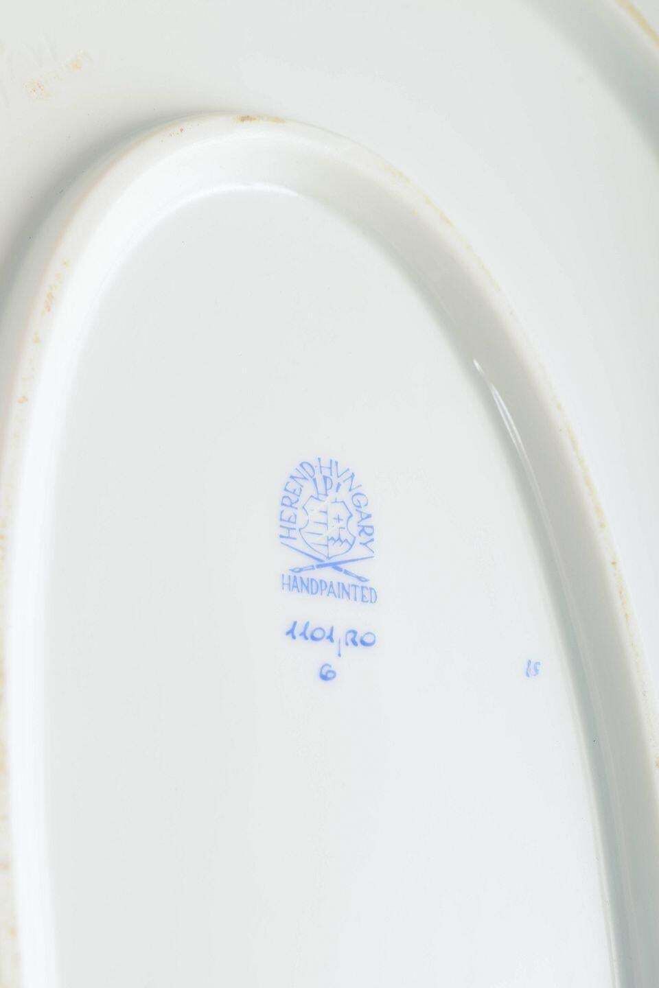 Herend, Hongrie. Grand plat de service ovale « Rothschild Bird ». Milieu du XXe siècle. photo Décoration