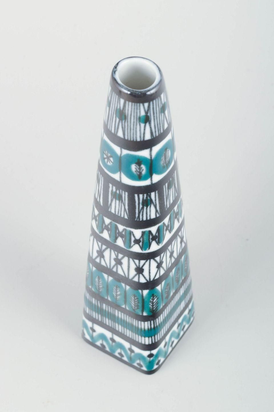 Upsala Ekeby / Karlskrona. Conische "Alfa" vaas in faience. Midden 20e eeuw. photo furniture