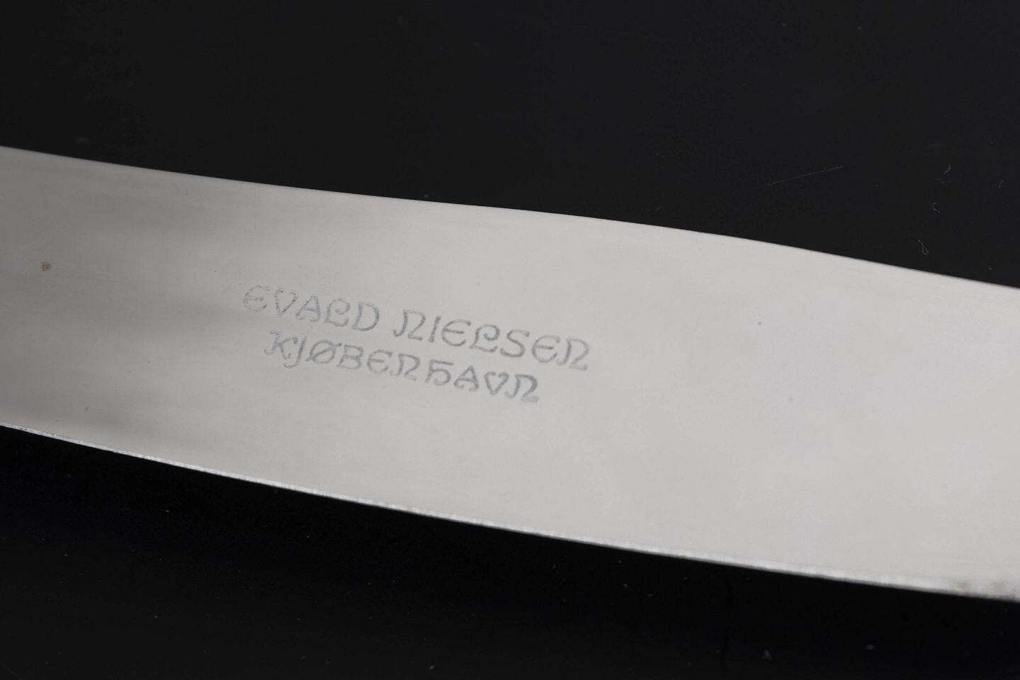 Evald Nielsen. Deux couteaux de table en argent sterling et acier inoxydable. Années 1930 photo 303.0
