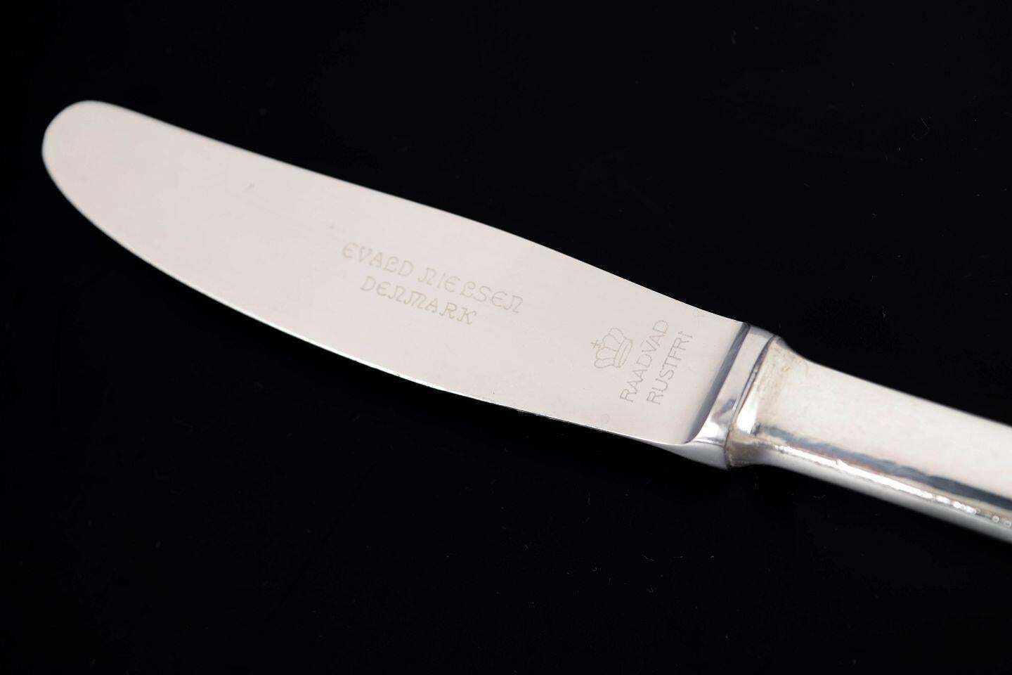 Evald Nielsen. Deux couteaux de table en argent sterling et acier inoxydable. Années 1930 photo 272.0