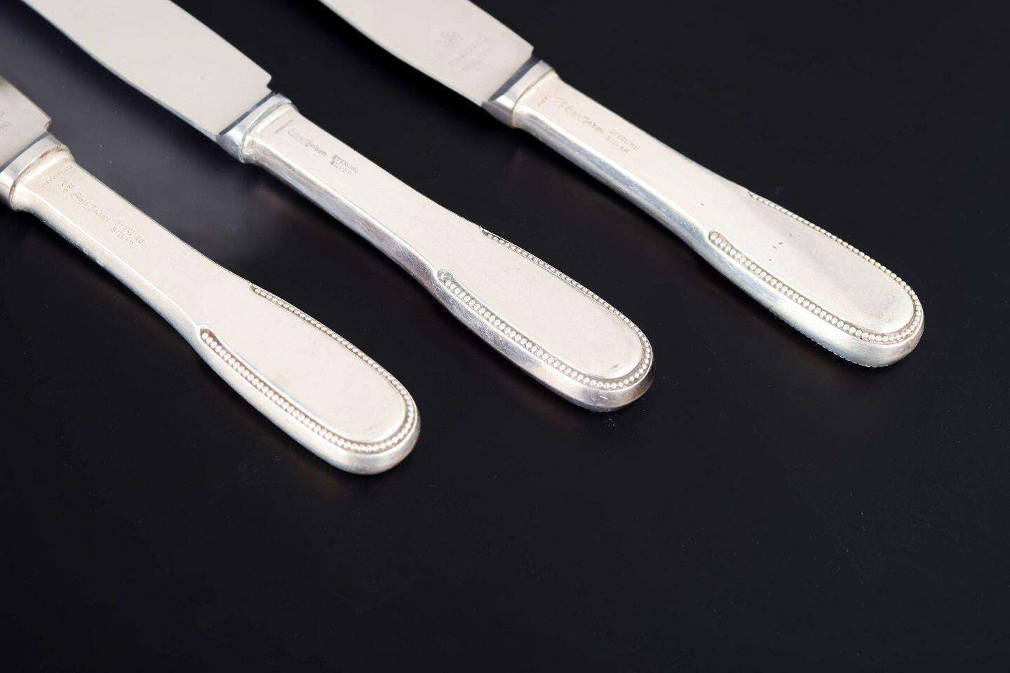 Evald Nielsen. Ensemble de trois couteaux à déjeuner en argent sterling et acier inoxydable. photo for sale