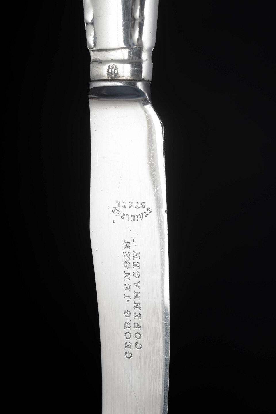Georg Jensen, set de quatre couteaux en argent et acier inoxydable. Motif Beaded. photo 484.0