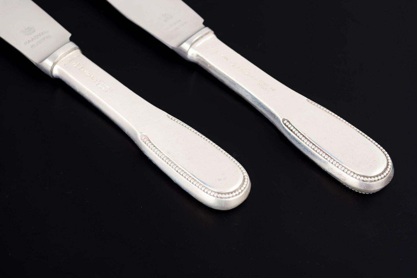 Evald Nielsen. Twee lunchmessen in sterling zilver en roestvrij staal. photo for sale