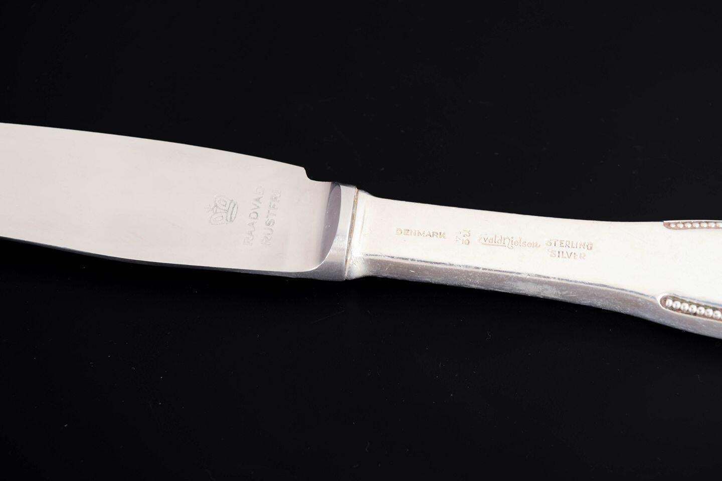 Evald Nielsen. Deux couteaux à déjeuner en argent sterling et acier inoxydable. photo Décoration