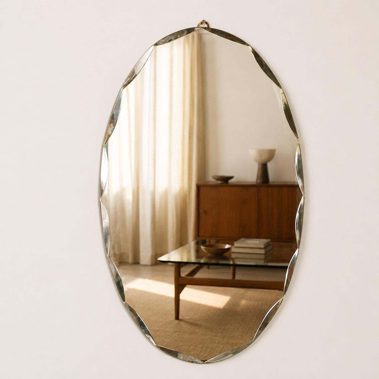Fontana Arte Mid-Century Ovale Diamantgeslepen Spiegel, Italië, jaren 1950 photo furniture