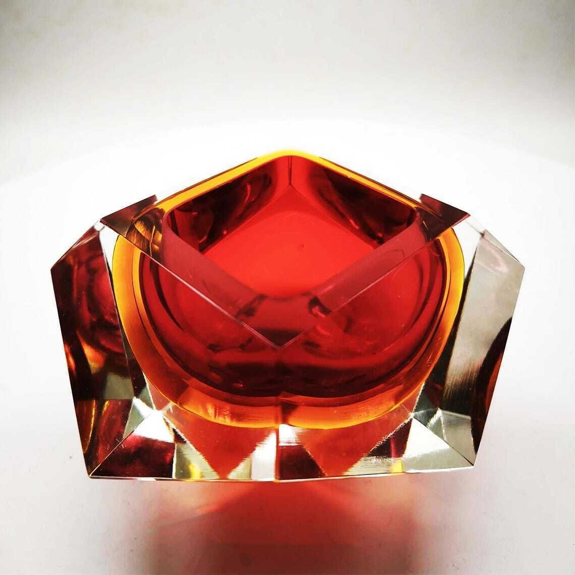 Asbak of schaaltje in Murano-glas, ca. jaren 1960, door Flavio Poli voor Seguso. 14 cm / 5,51 inch