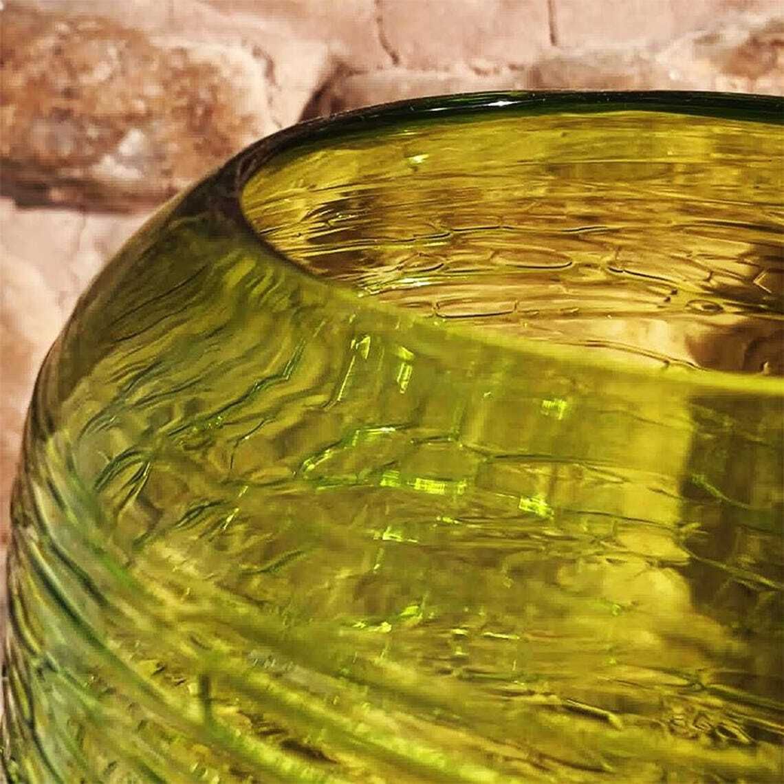 Vase en verre de Murano travaillé à la main, vert, années 1970, Italie. 31 cm H / 12,20 po H. photo 307.0