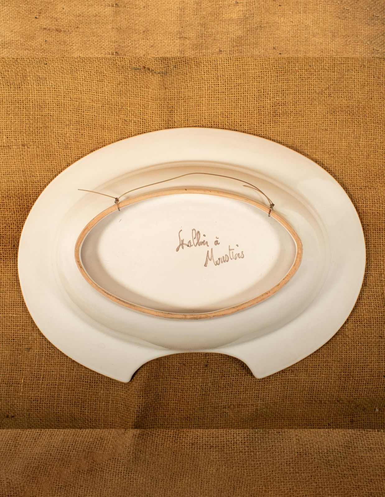 Plat à barbe en porcelaine française, « Italien à Moustiers », début du XXe siècle photo buy