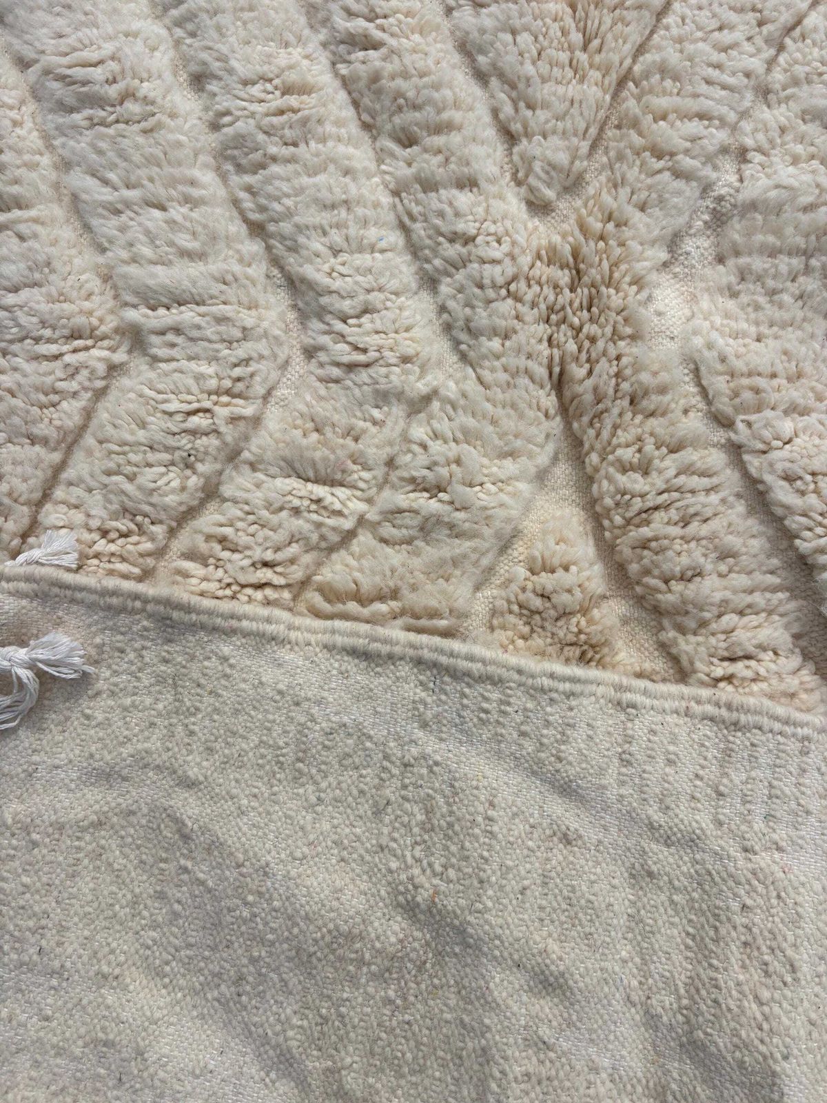 Marokkaans Mrirt-tapijt 150x250 cm – Handgemaakt Berber-tapijt – Luxe ecru wollen tapijt – Minimalistisch Marokkaans tapijt photo 812.0