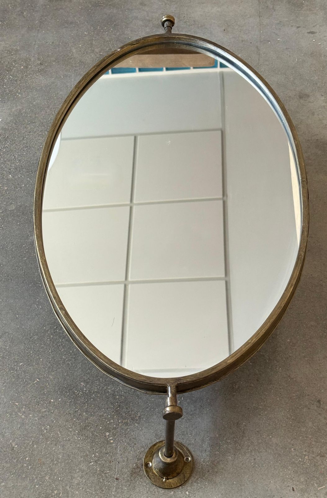 Miroir ovale basculant en laiton d'époque, convertible mural ou de table photo furniture