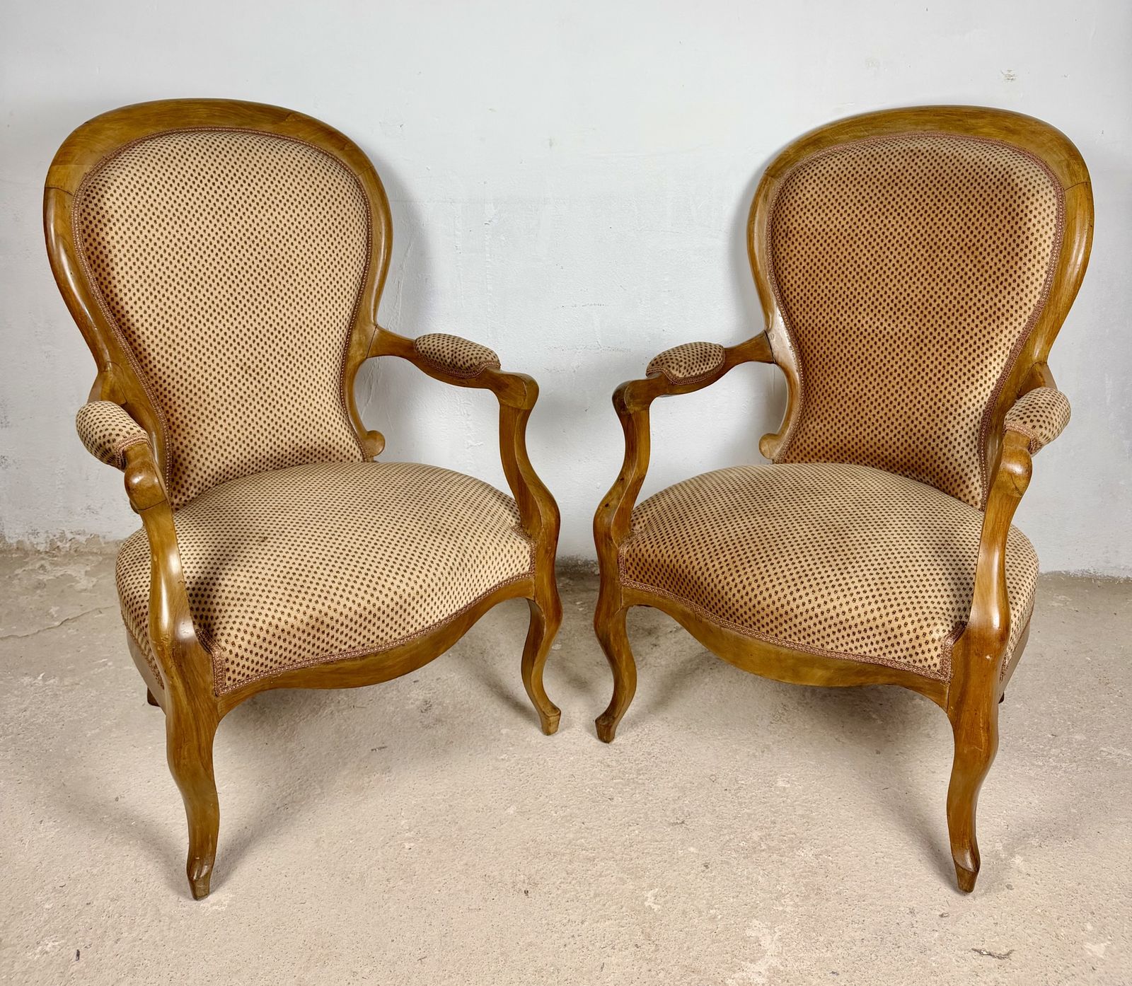 Paar Franse fauteuils in Louis XV-stijl, midden 20e eeuw photo for sale