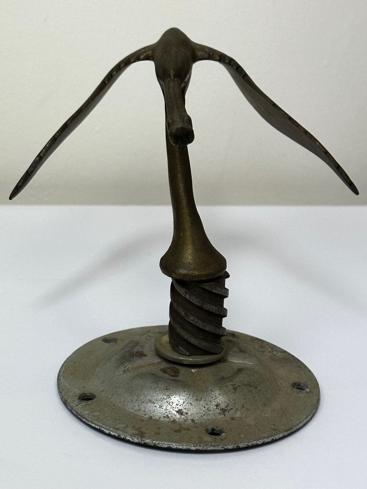 photo furniture Art Deco Britse ooievaar vogel auto-mascotte figurine