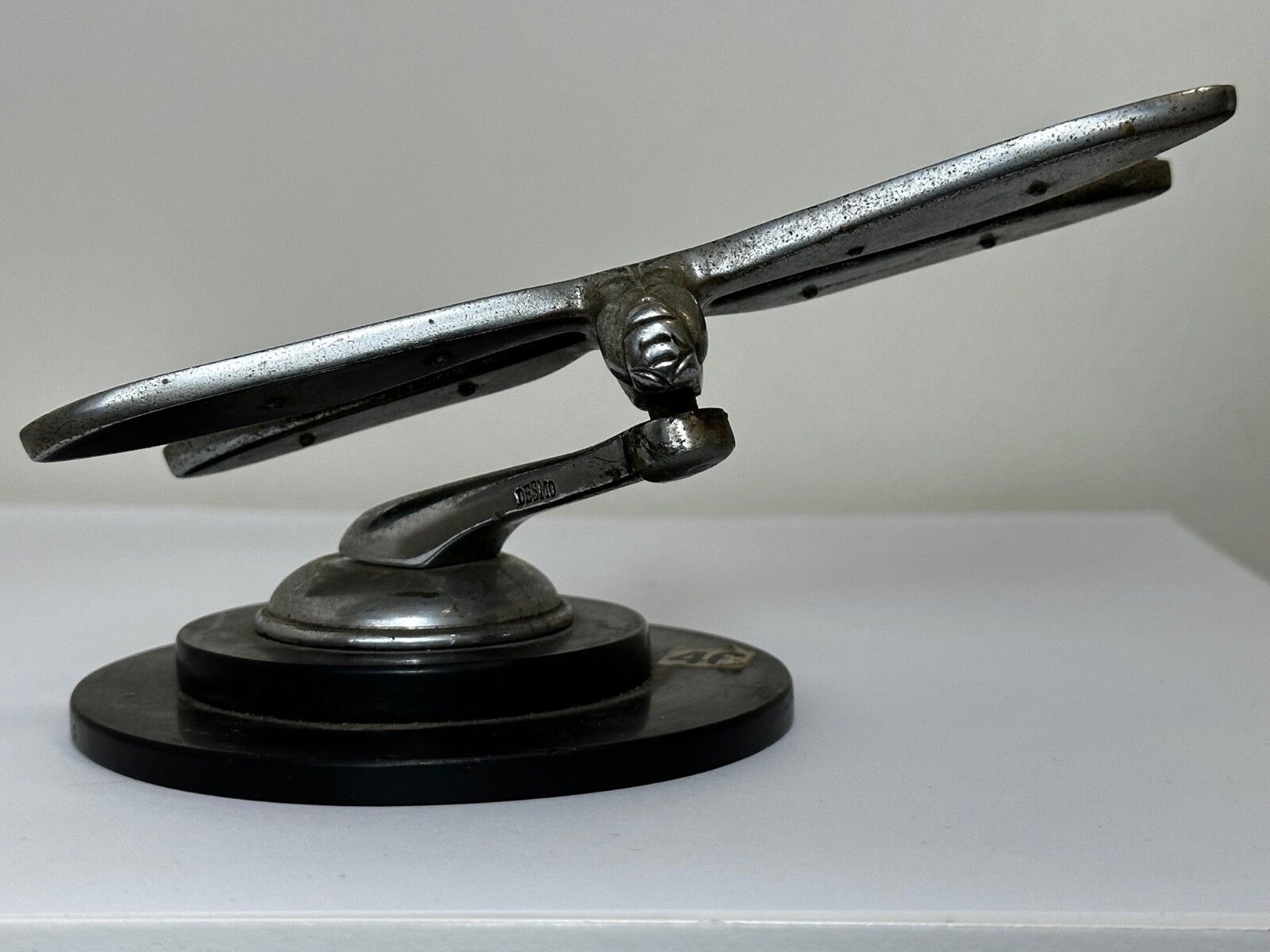Art Deco Desmo Dragonfly automascottes sculptuur photo 5000.0