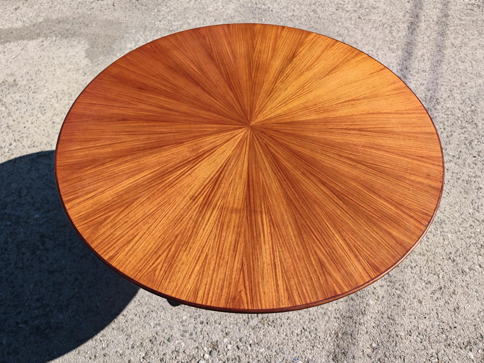 Furniture Fine Italian Dining Table In Mahogany, Attr. To Paolo Buffa, 1940s photo