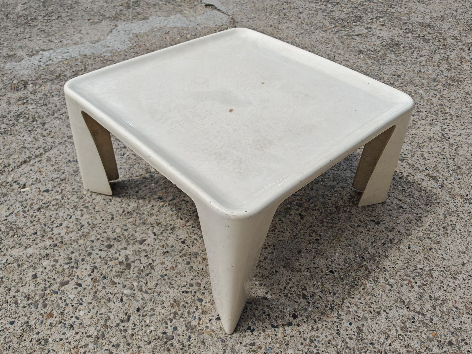 Space Age Fiberglass Salontafel "Amanta" van Mario Bellini, Italië jaren 1970 photo Meubels