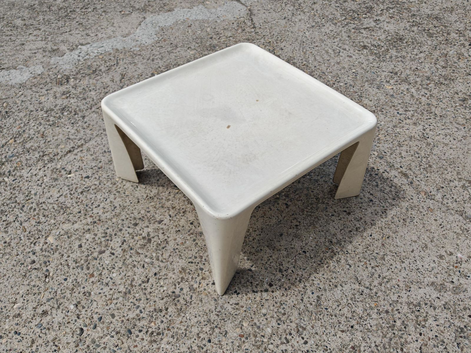 Space Age Fiberglass Salontafel "Amanta" van Mario Bellini, Italië jaren 1970 photo vinterior