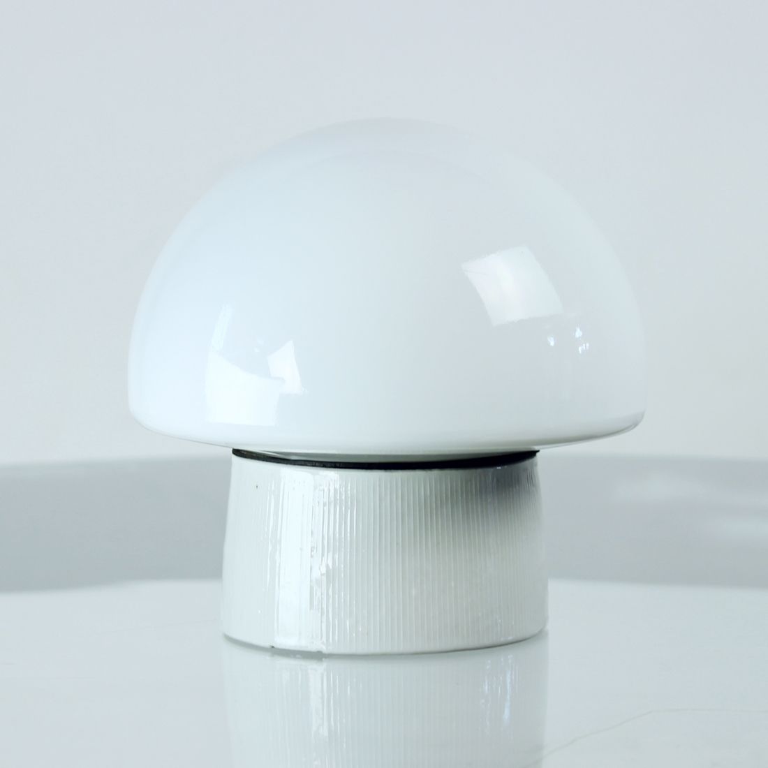 Mid-Century plafond- of wandlamp van keramiek en wit opaalwit glas, Tsjecho-Slowakije, ca. jaren 1960 photo Verlichting