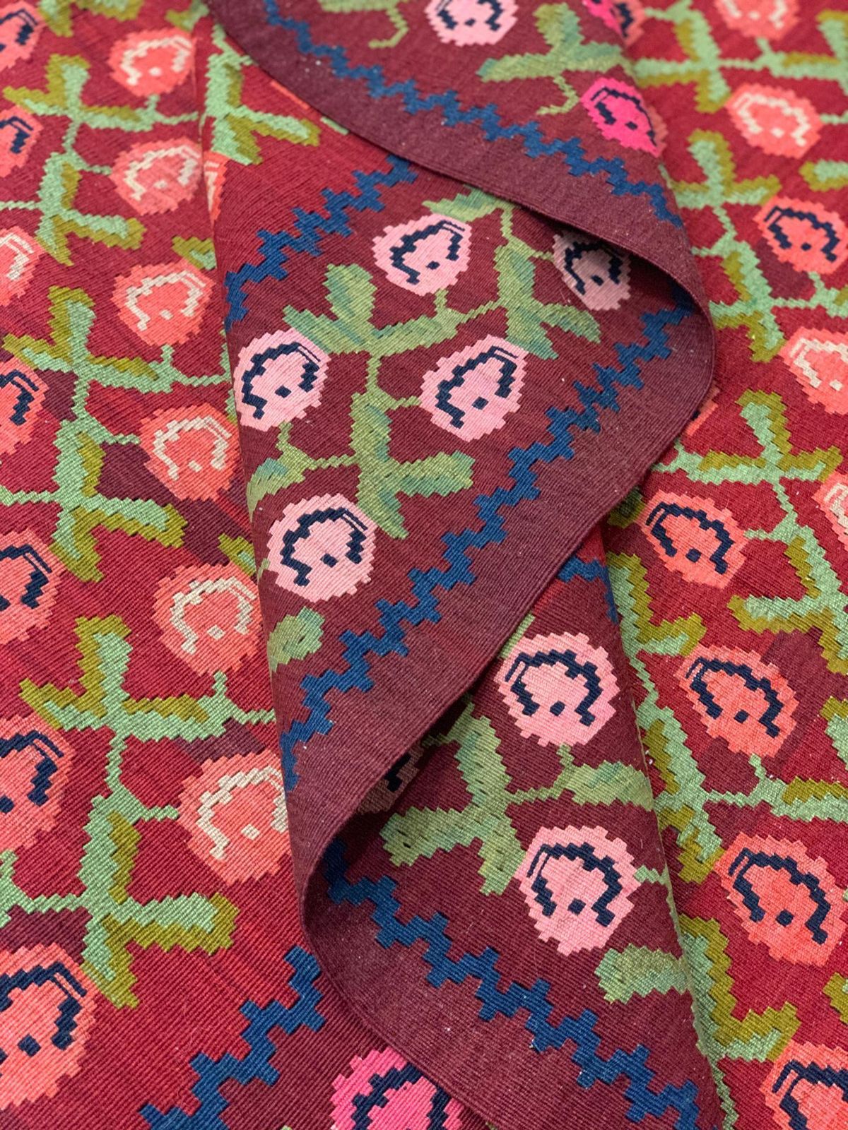 photo furniture Zeldzaam handgemaakt tapijt, antieke Armeense kilim, traditionele bloemen kilim