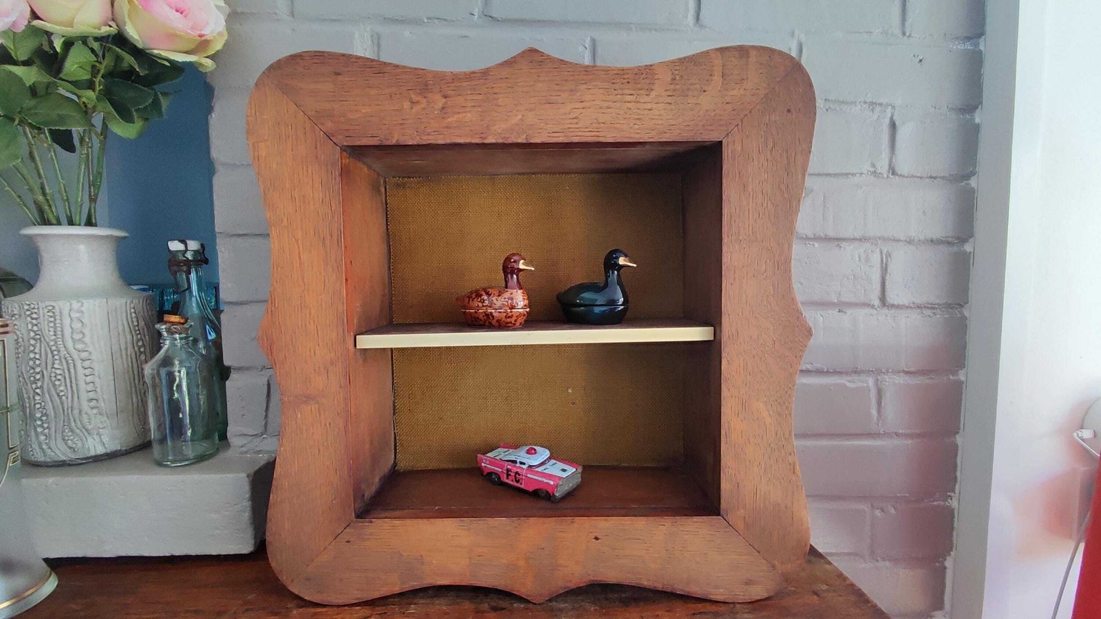 171.0 Étagère murale vintage française en bois, 2 niveaux, ouverte et décorative photo