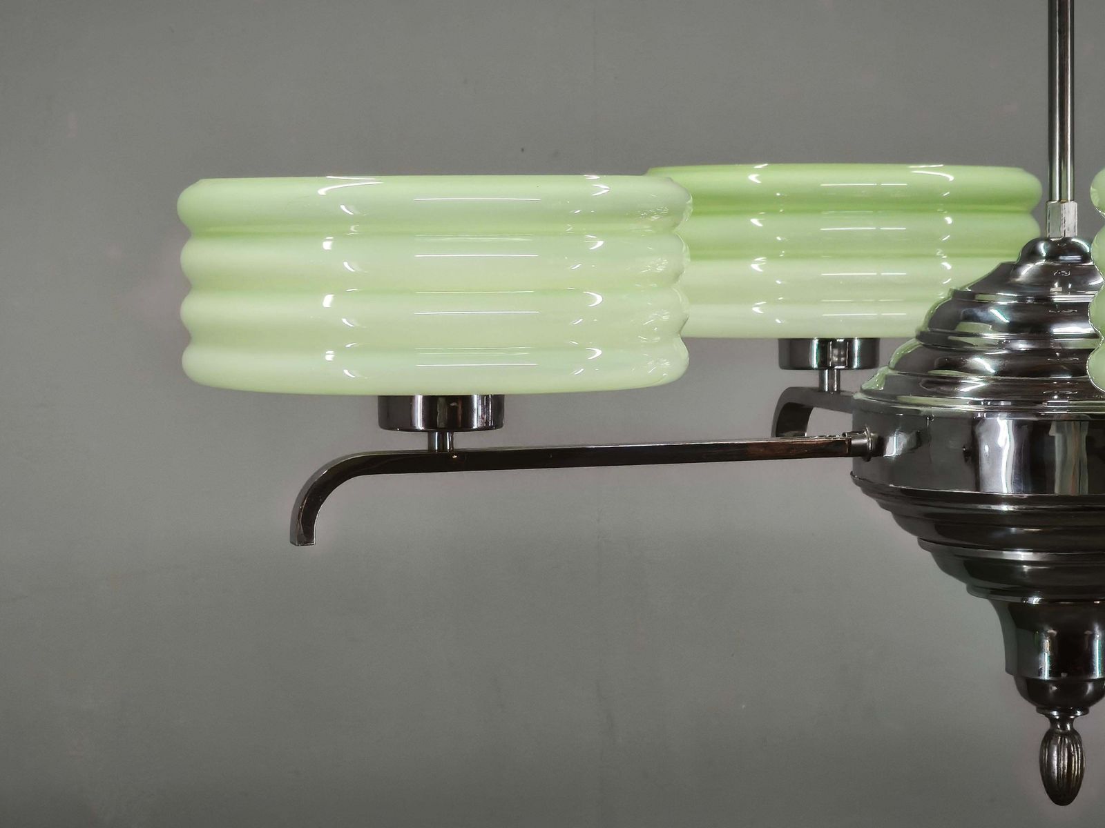 Luminaires Lustre Art déco en verre opaline vert, Tchécoslovaquie, années 1930 photo