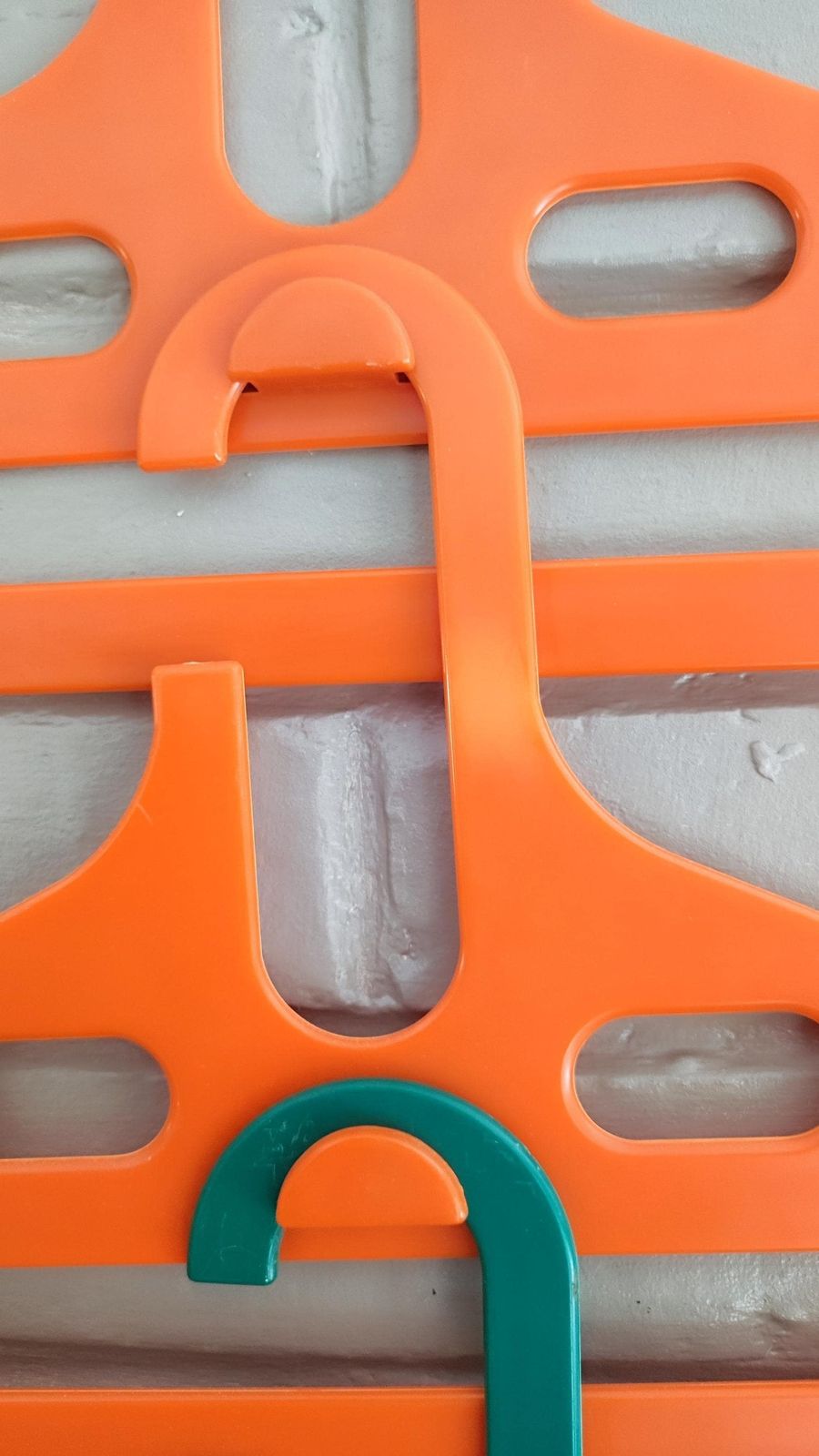 photo vinterior Vintage 1970s Orange And Green Plastic Clothes Hangers Ingo Maurer Style Set Of 3