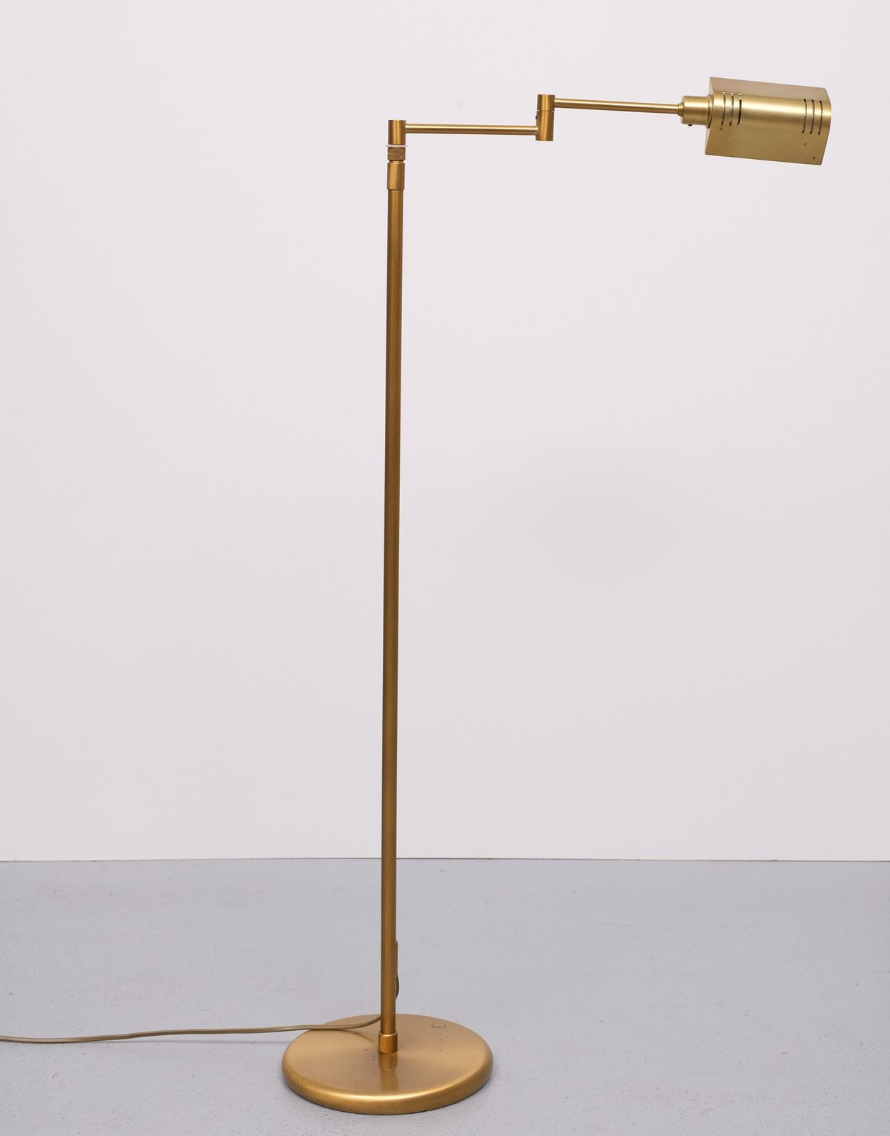 Holtkoetter zwenkarm vloerlamp in messing, jaren 1980, Duitsland