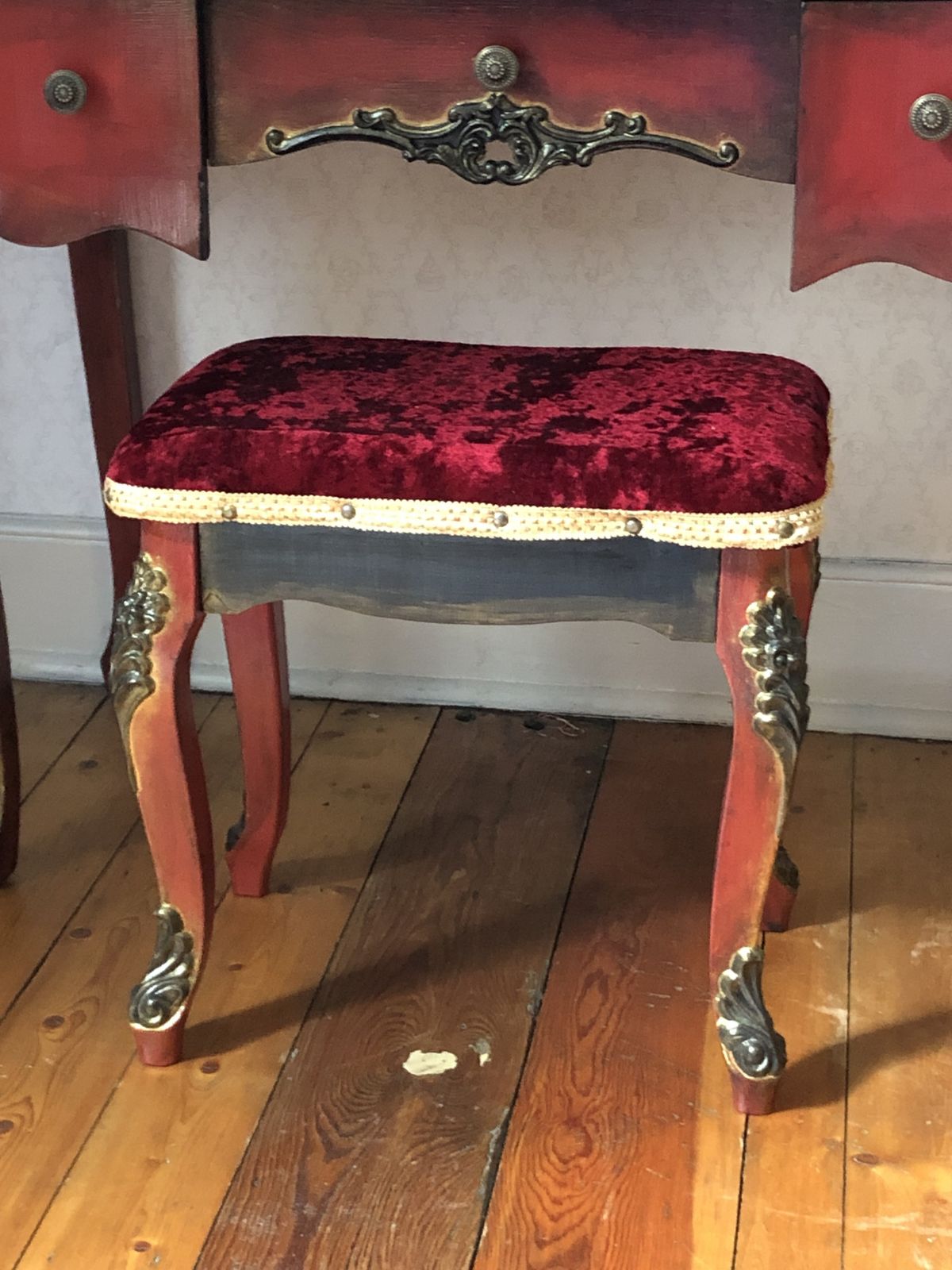 Lilith’s Choice | Gothic Dressing Table Set photo vinterior