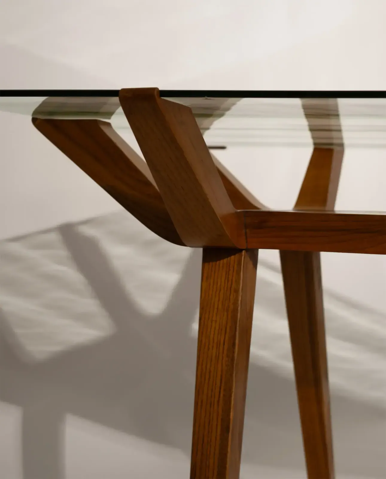 Meubels Italiaanse eettafel met houtinlegwerk, 1950 photo