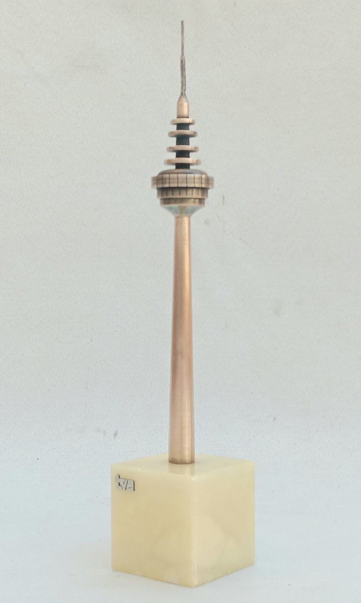 Spaans Torrespaña Pirulí Tower antennefiguur, jaren 1980 photo 288.0