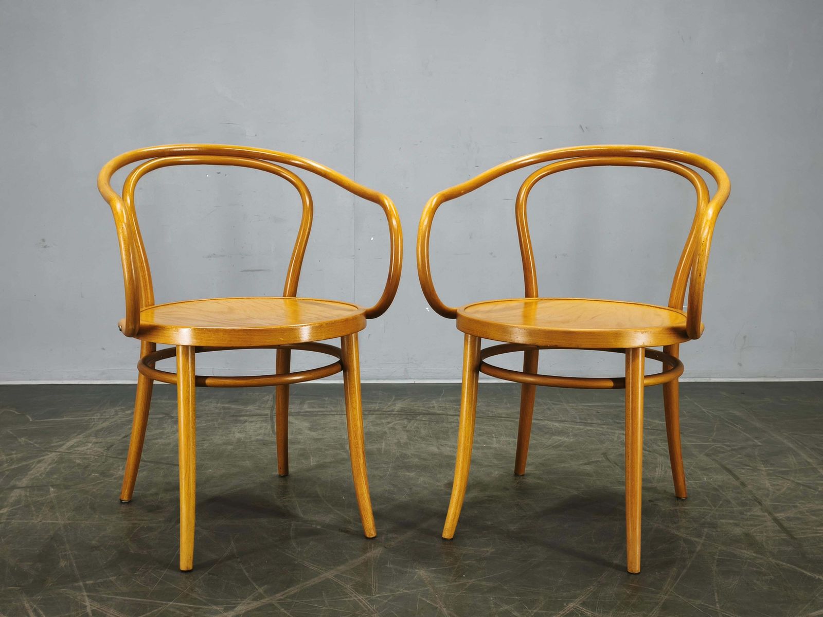 photo vintage Ton Model 209 Bentwood eetkamerfauteuils, Tsjechië, jaren 2000