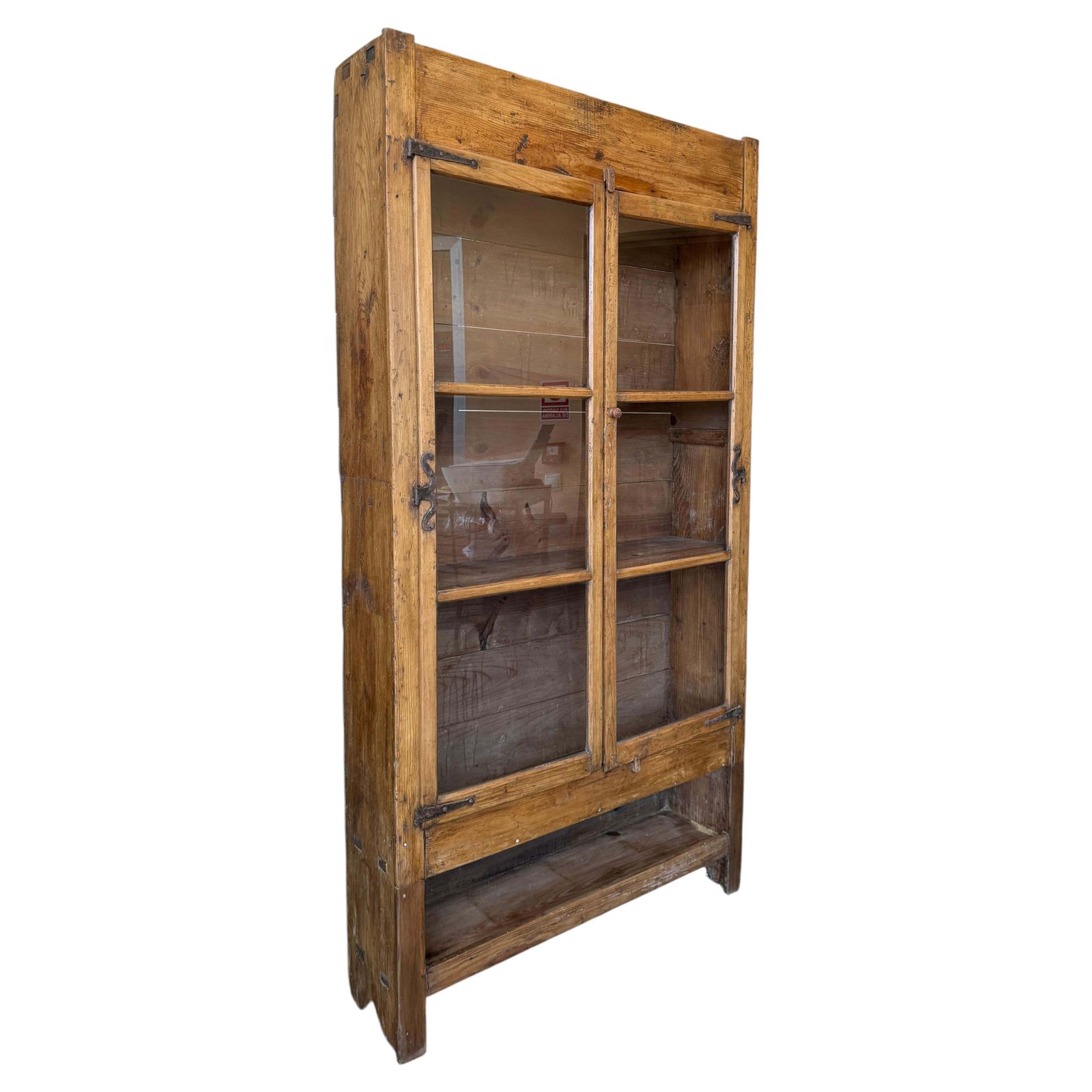 Vitrine d'époque rustique en bois récupéré avec portes coulissantes en verre