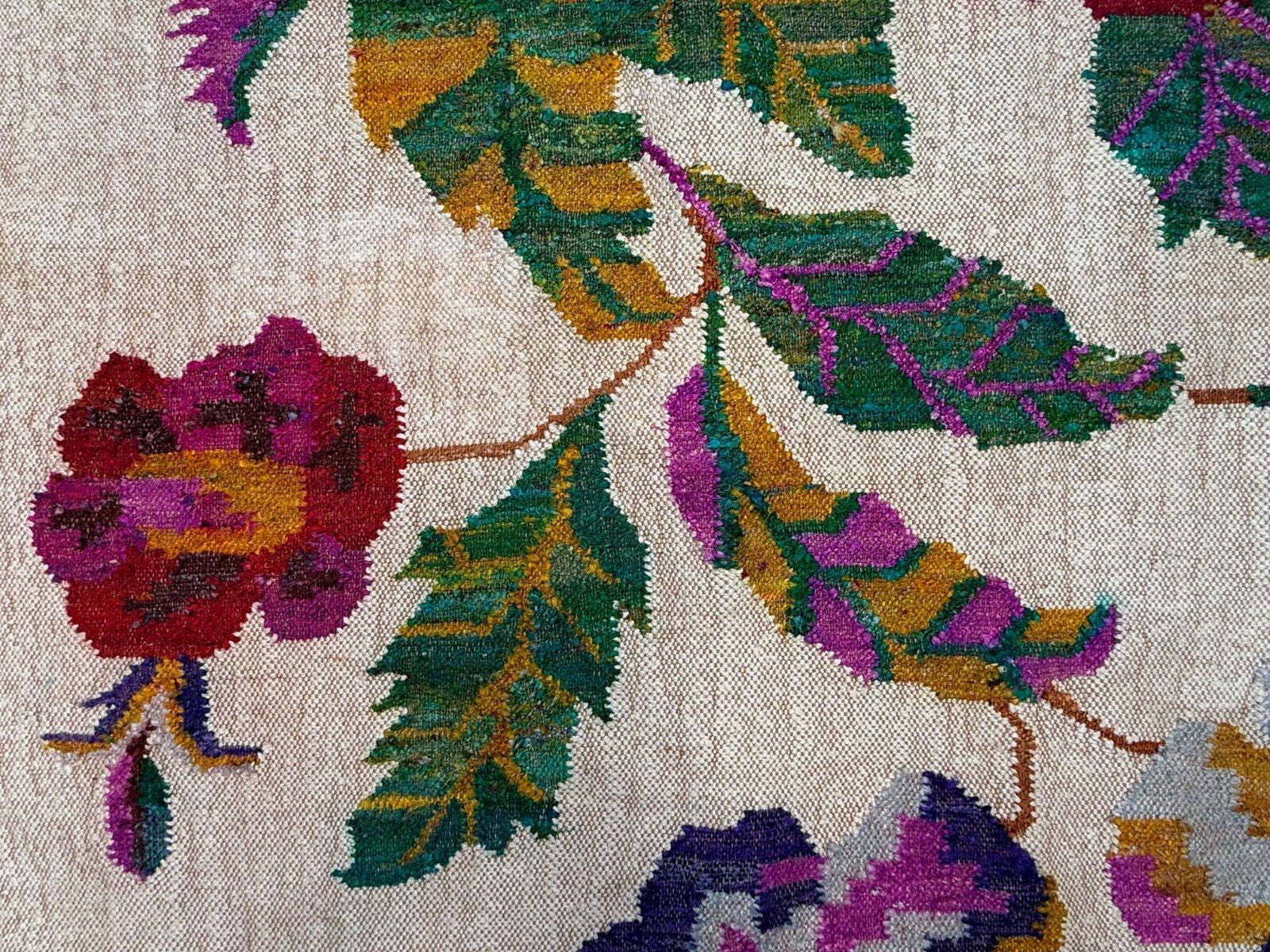 photo furniture Vintage Rose Kilim Vloerkleed 170x240cm Shabby Wol en Zijde, Boho Medium 2544