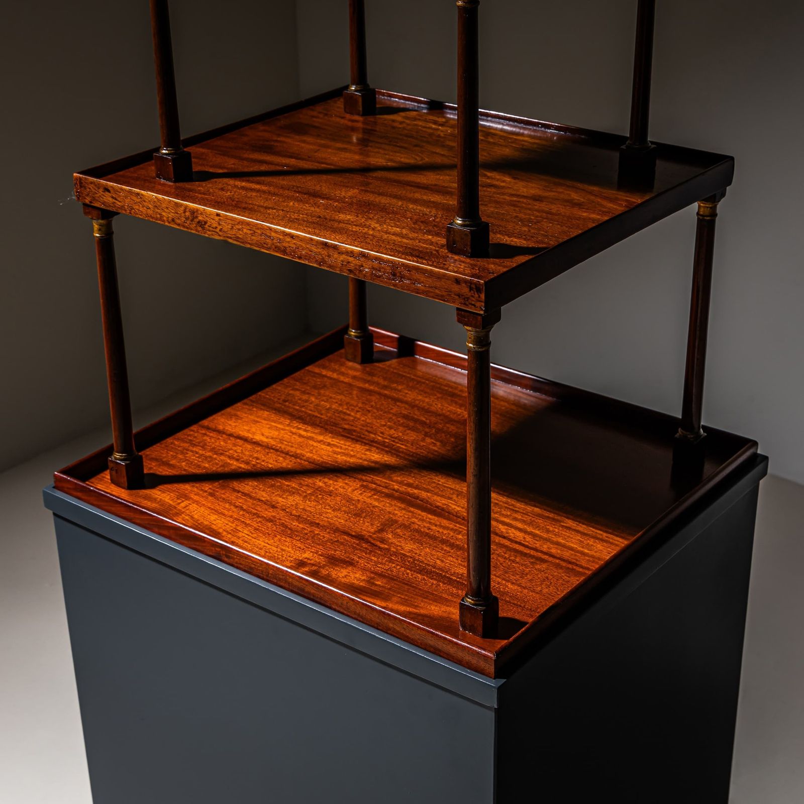 Four Tier étagère, begin 19e eeuw photo furniture