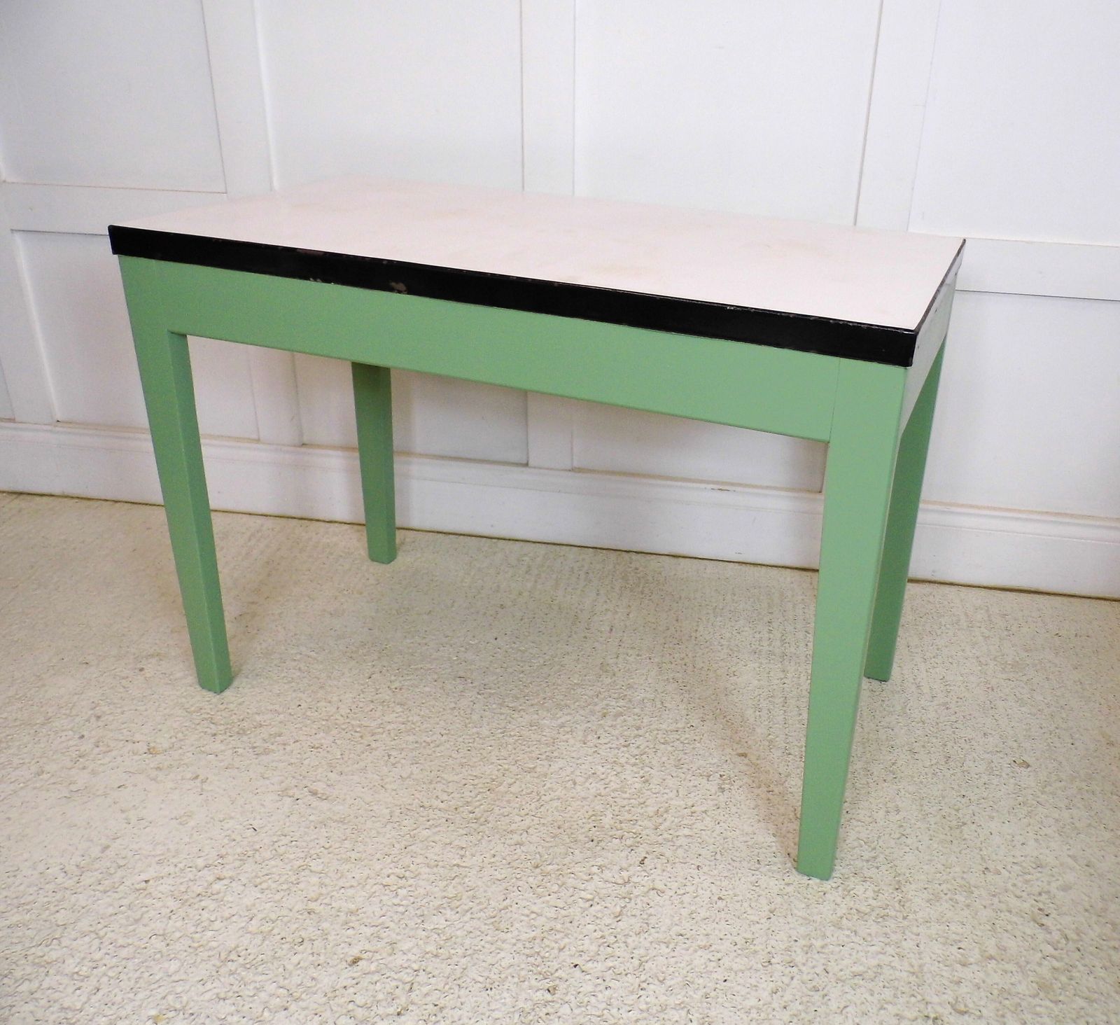 photo vinterior Vintage Enamel Topped 1950s Kitchen Prep Pastry Table Or Vintage Office Desk