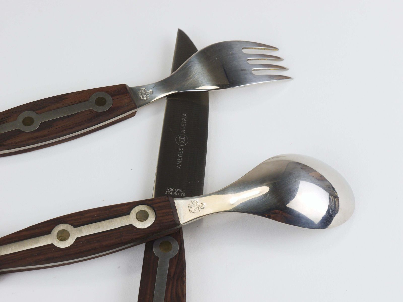 photo vinterior Ongebruikt, in originele doos – Amboss 1050 bestek, 32 delig / 6 personen, Oostenrijk, ca. jaren 1950