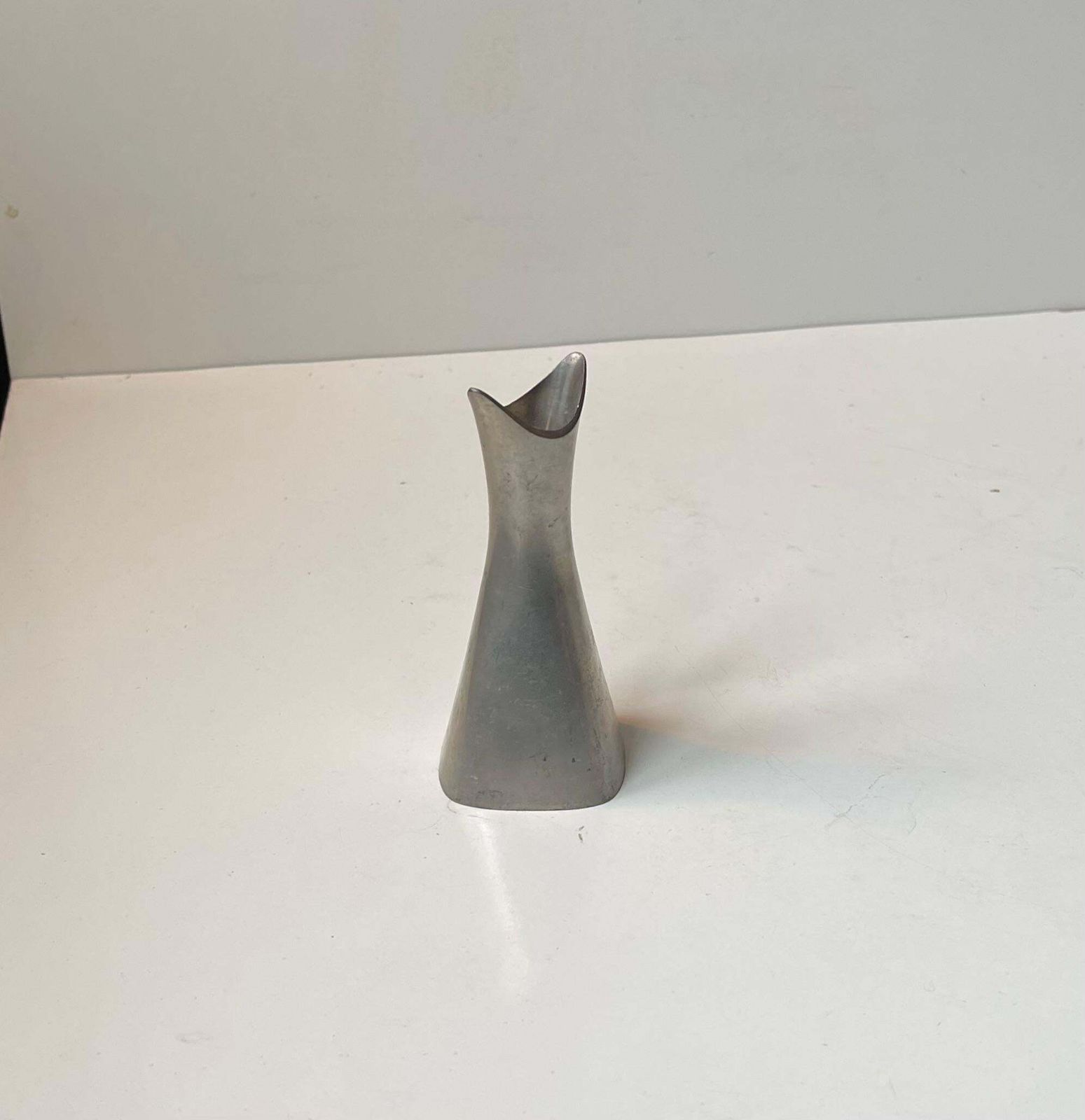 Vase mid-century norvégien en étain, par Brøderne Mylius photo furniture
