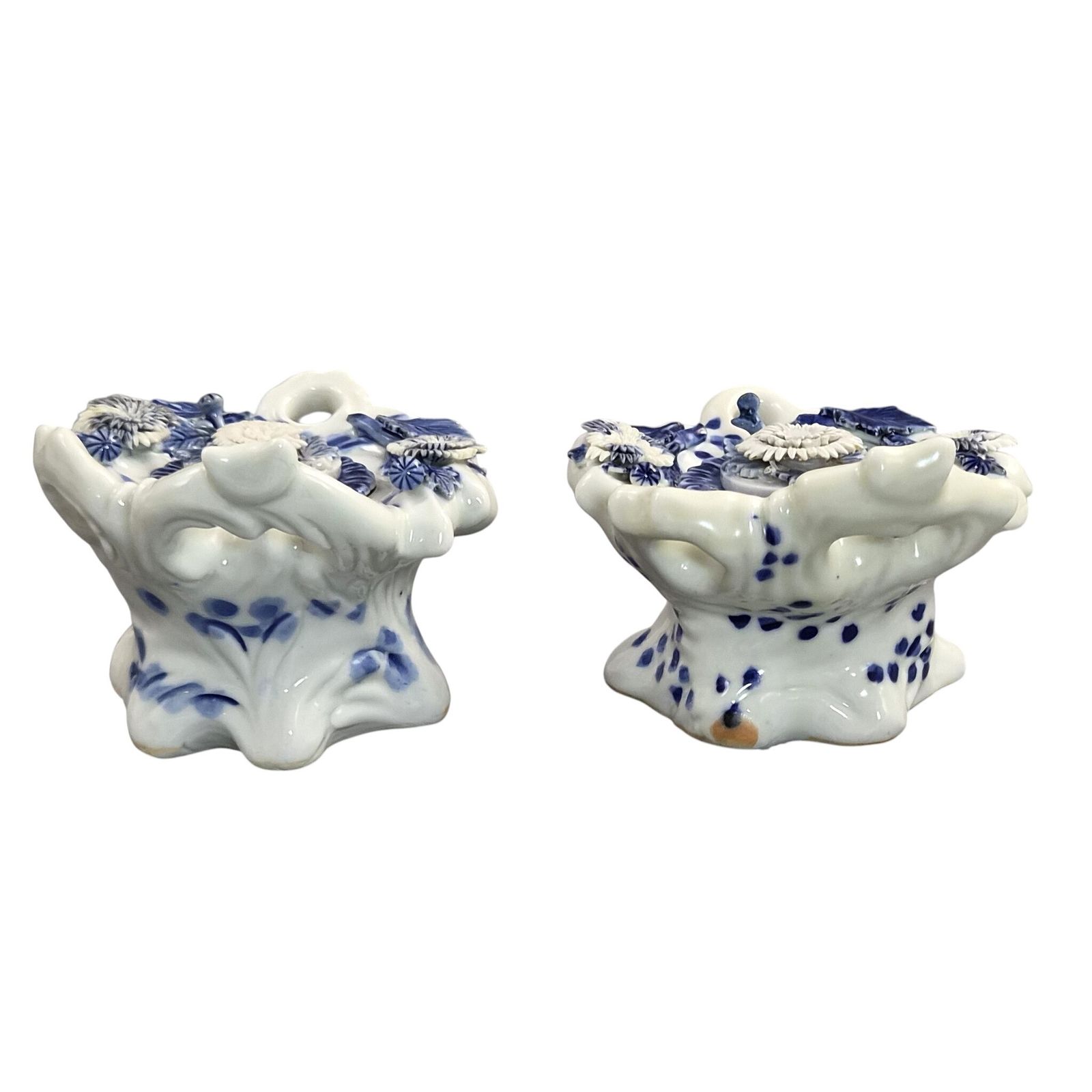 Japans Hirado-porselein, paar chrysantenpotjes voor inkt, ca. 1850-1880 photo furniture