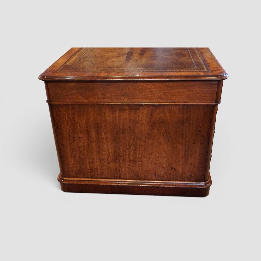 photo vinterior Rare Small Victorian Mahogany Partners Desk With Cupboards & Drawers