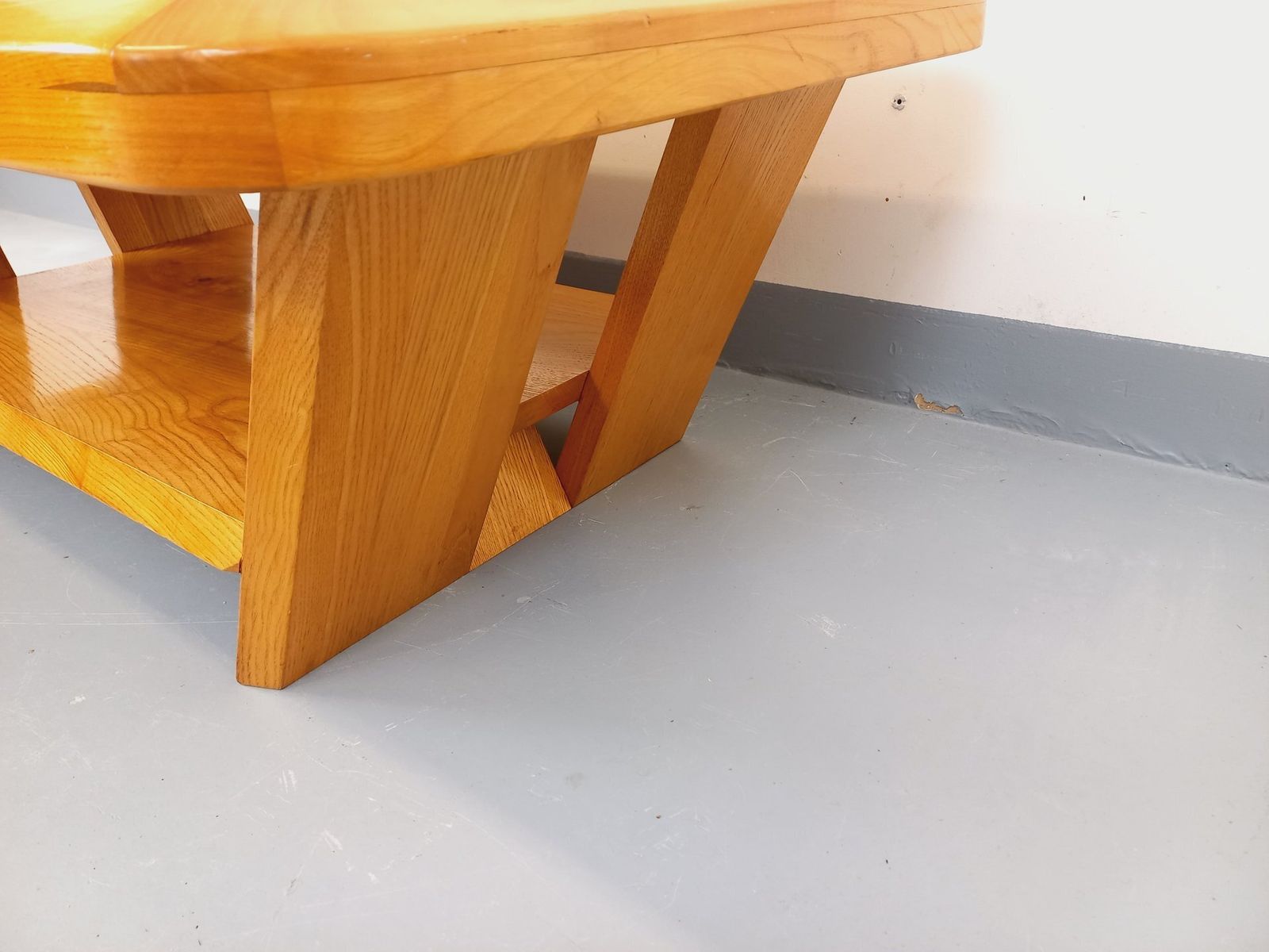 Brutalistisch rechthoekige salontafel in massief iep photo vinterior