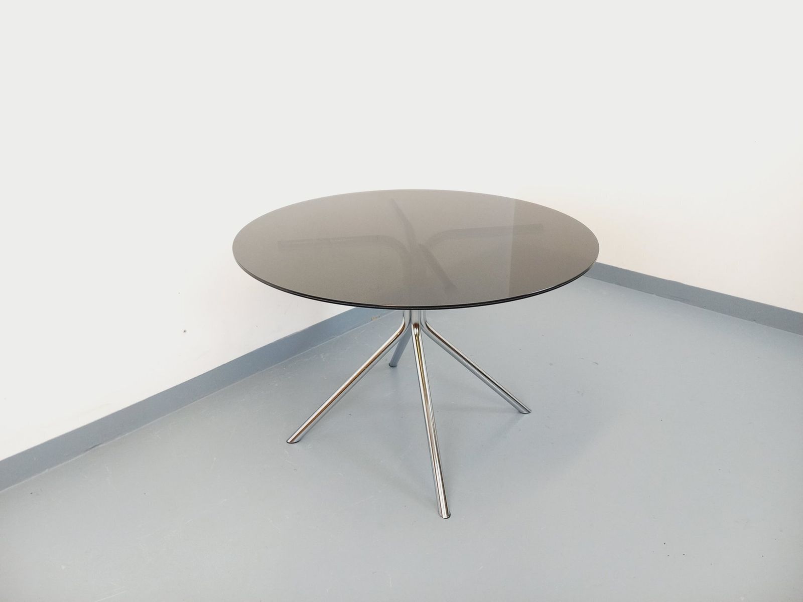 Space Age ronde tafel in verchroomd metaal en plexiglas photo furniture