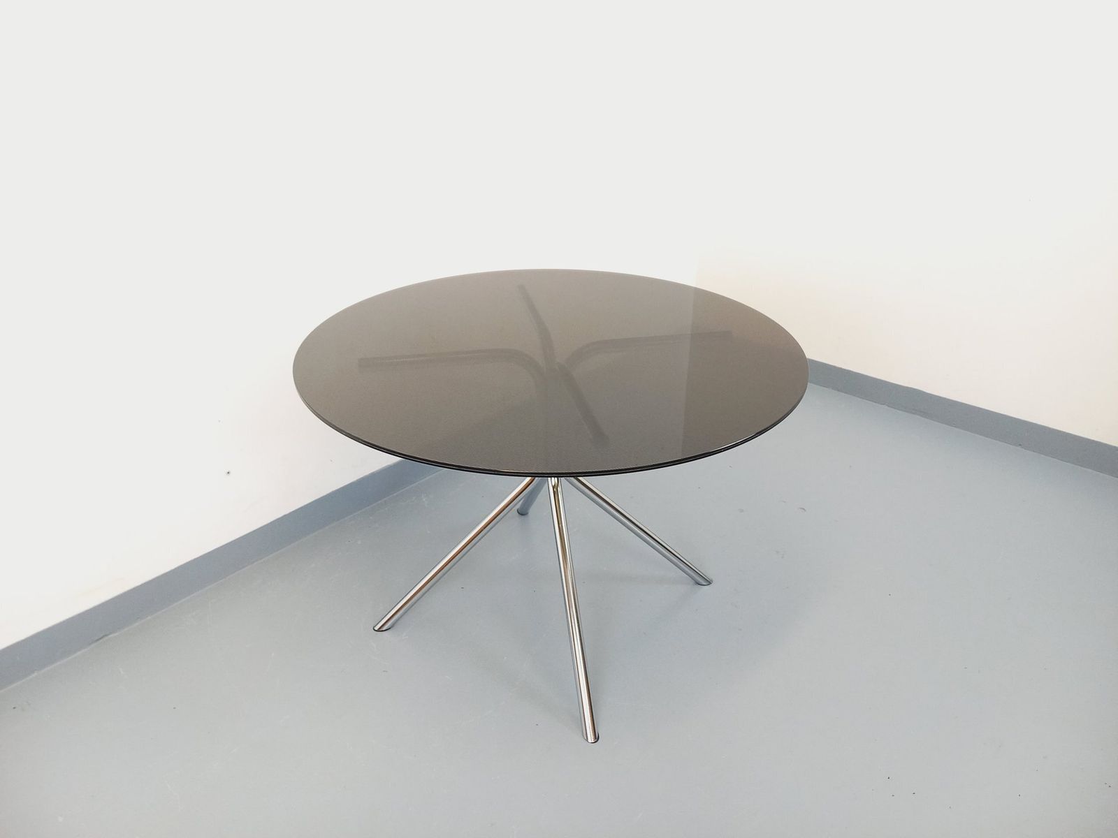 Space Age ronde tafel in verchroomd metaal en plexiglas photo 1655.0
