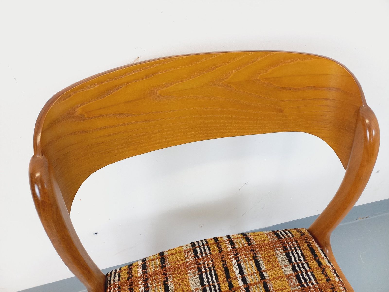 Baumann houten slee-stoel met wollen bekleding photo vintage