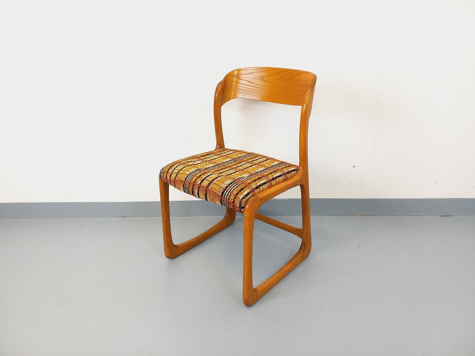 photo vinterior Chaise traîneau Baumann en bois et tissu laine