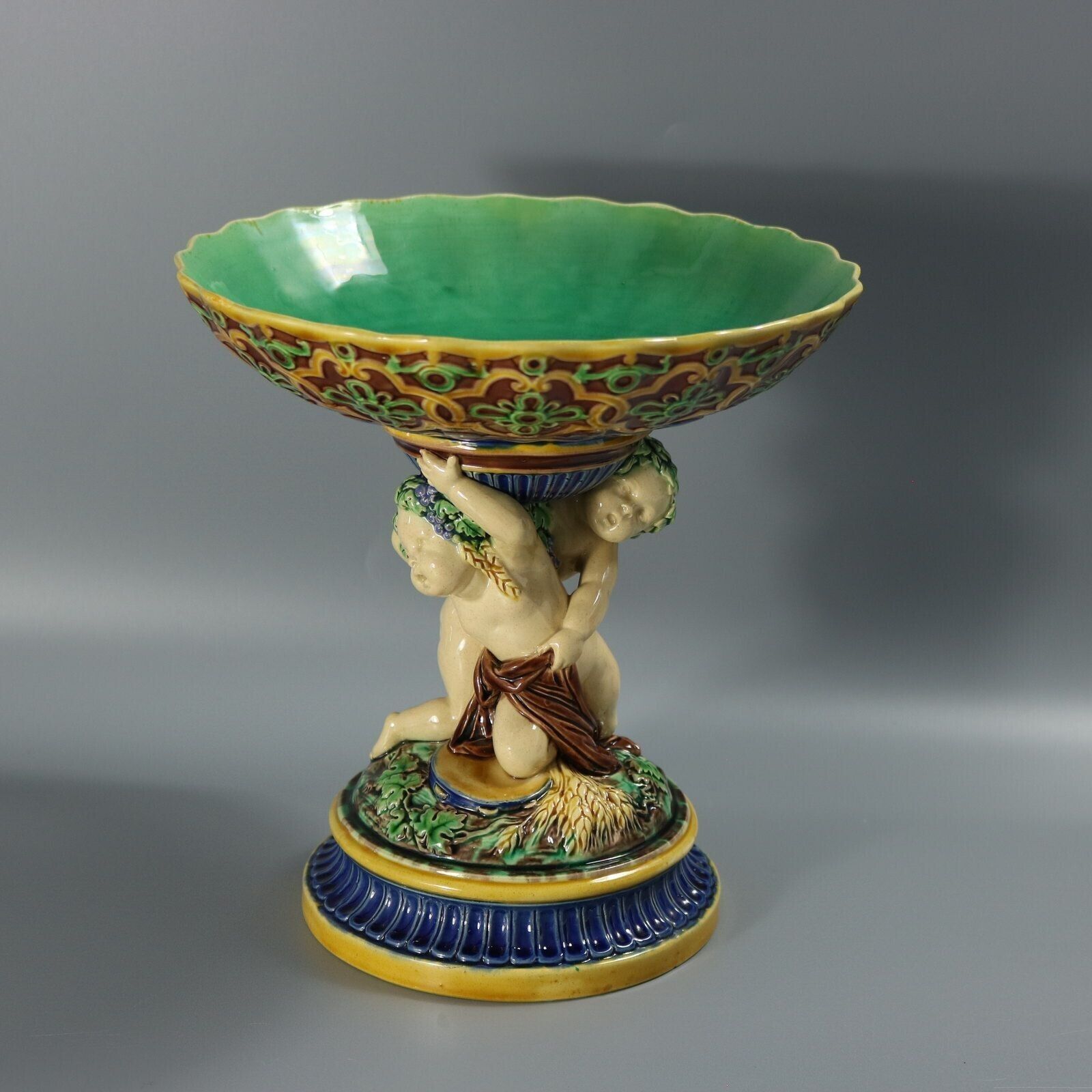 Minton Majolica Putti Comport, 19e eeuw