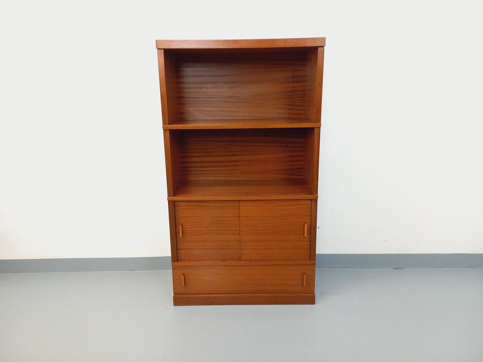 Mahonie opbergkast met boekenkast photo furniture