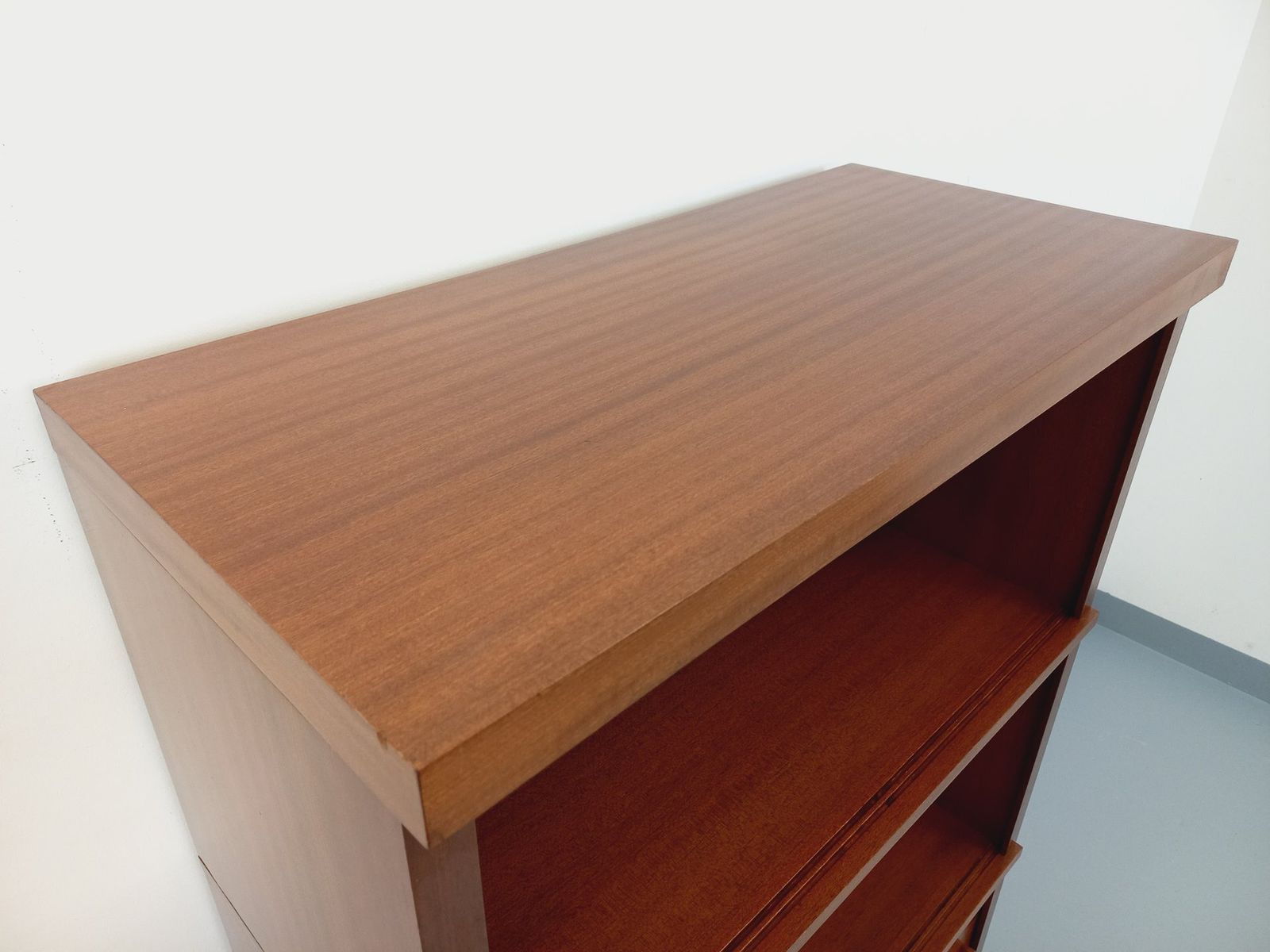 Mahonie opbergkast met boekenkast photo buy