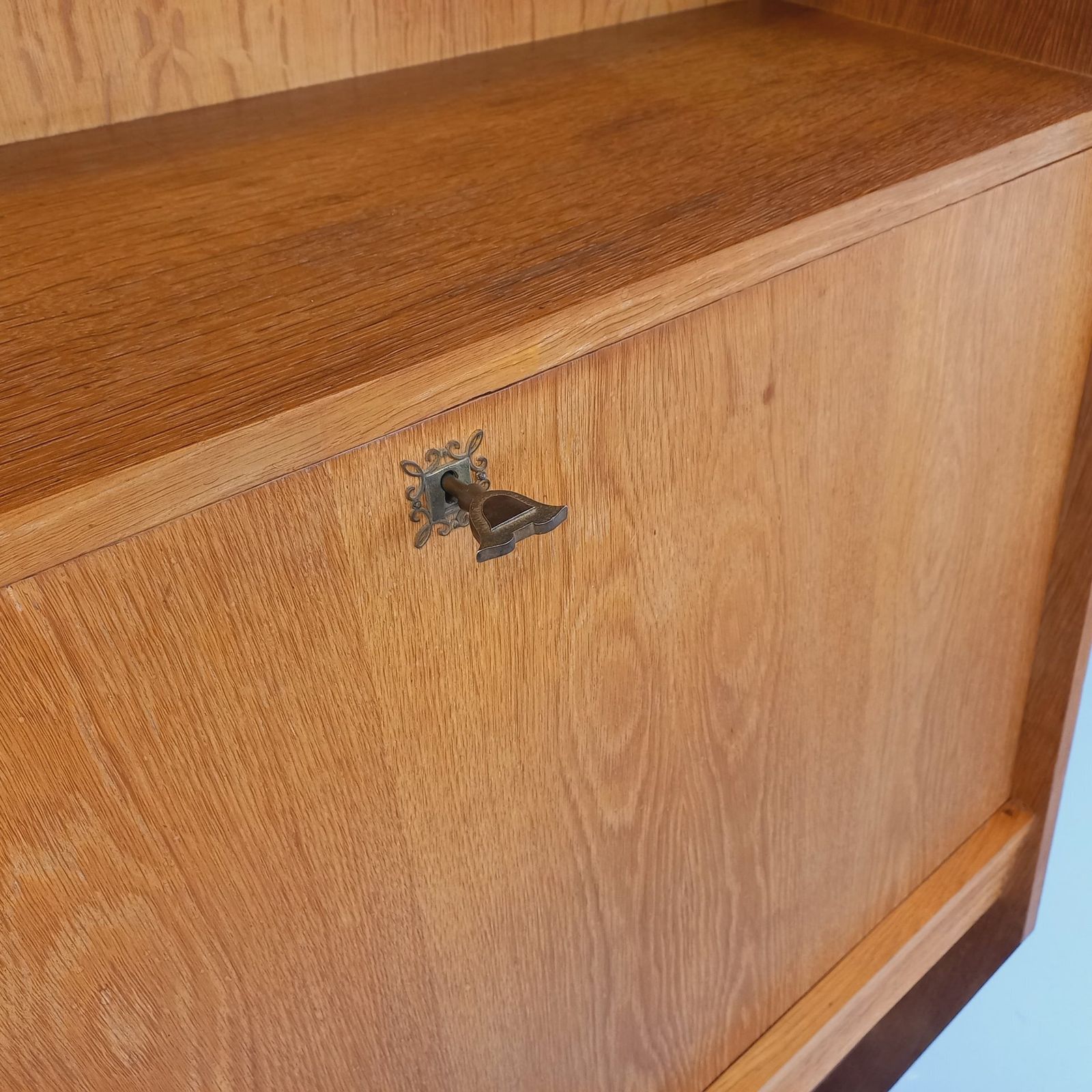 Brutalistisch eiken secretaire, jaren 1960 photo vinterior