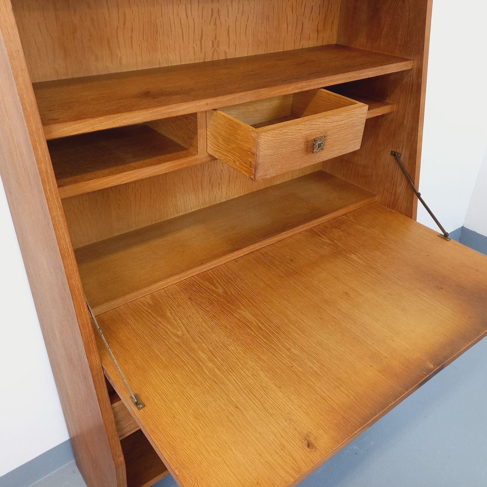 1419.0 Brutalistisch eiken secretaire, jaren 1960 photo