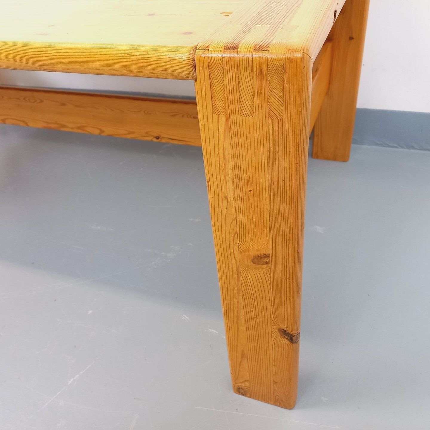 photo vinterior Grote rechthoekige salontafel van massief grenenhout