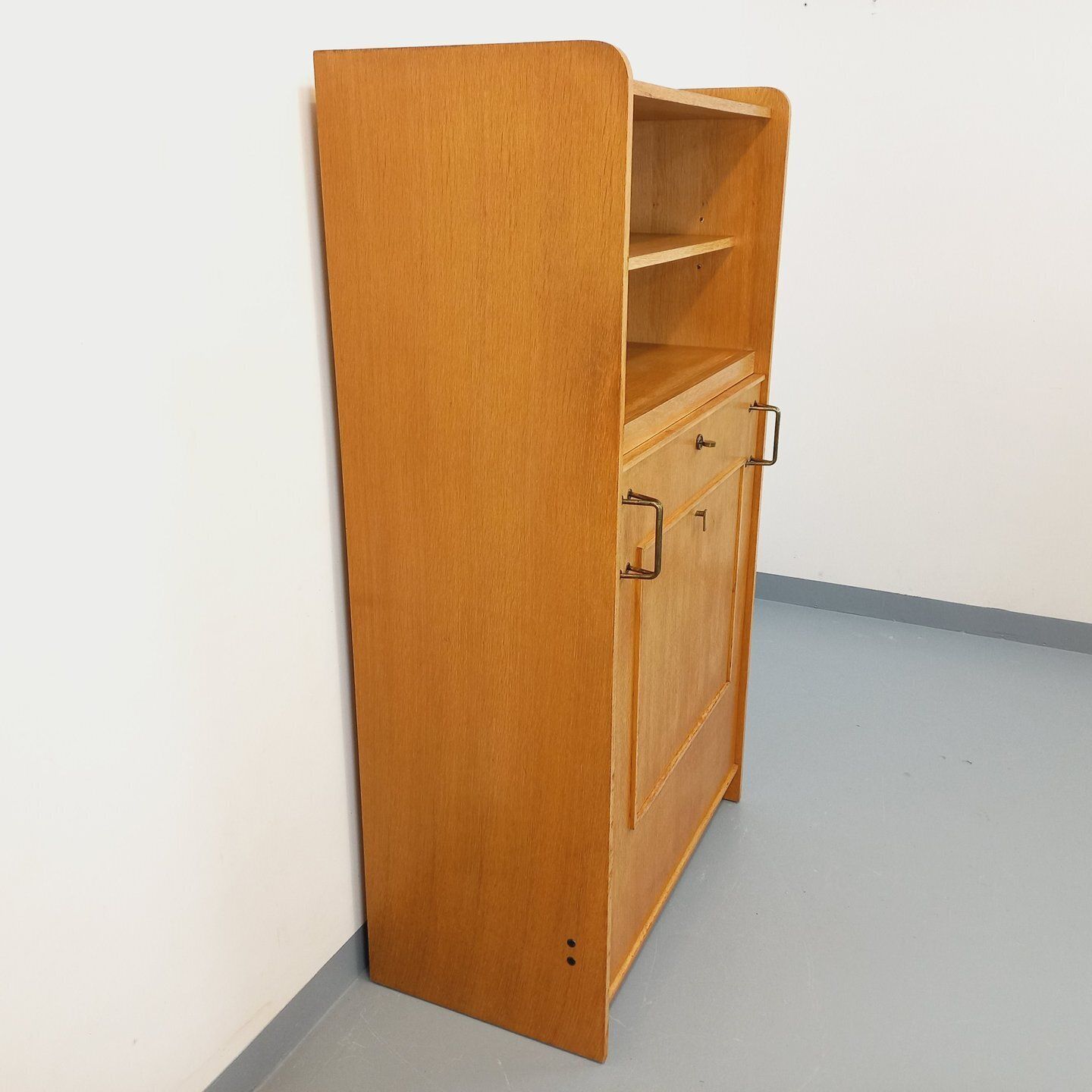 Opbergkast met Eikenhouten Bijzettafel photo for sale